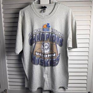 Vintage Pro Player 1999 NCAA National Champion UConn Huskies large T-Shirt Gray